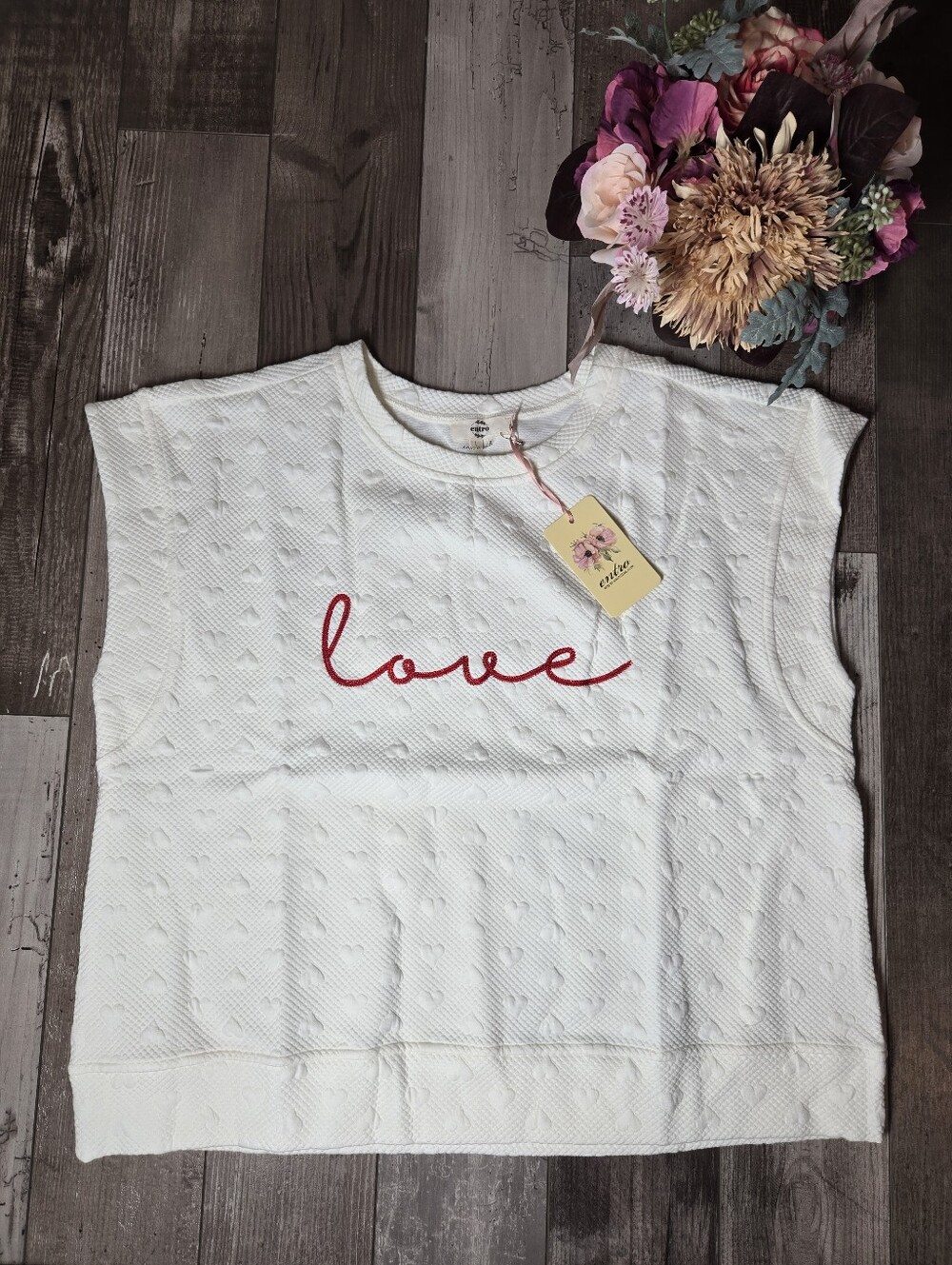 NWT Entro White Textured Sleeveless Love Script Top Women’s Size Large